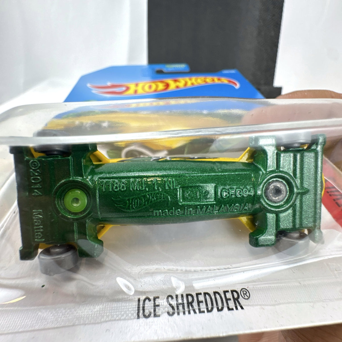 Hot Wheels Ice Shredder HW Daredevils yellow and green 1:64 scale bobsled diecast car sealed on card
