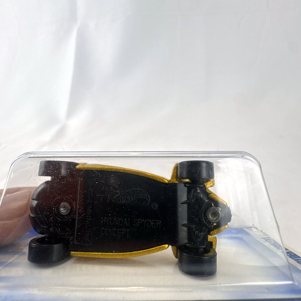Hot Wheels 2002 First Editions Hyundai Spyder Concept diecast car in metallic gold, packaged on card
