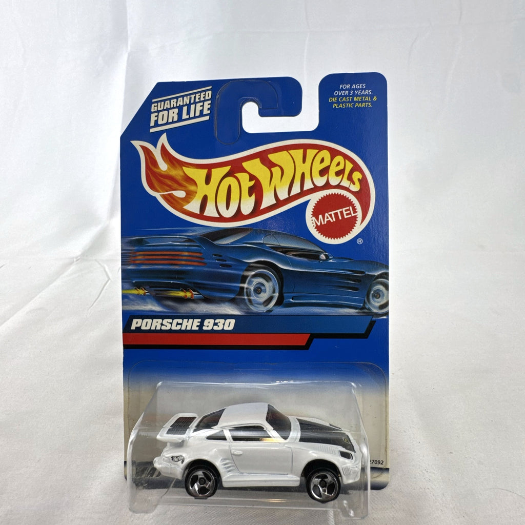 Sealed Hot Wheels 2000 Mainline Porsche 930 Turbo 1:64 diecast car in white on original blister card