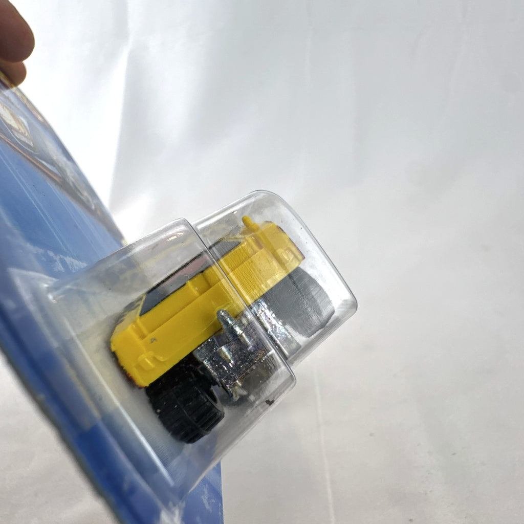 2004 Hot Wheels Scrapheads AM General Humvee 1:64 scale diecast car sealed on card in yellow with leopard print tampos