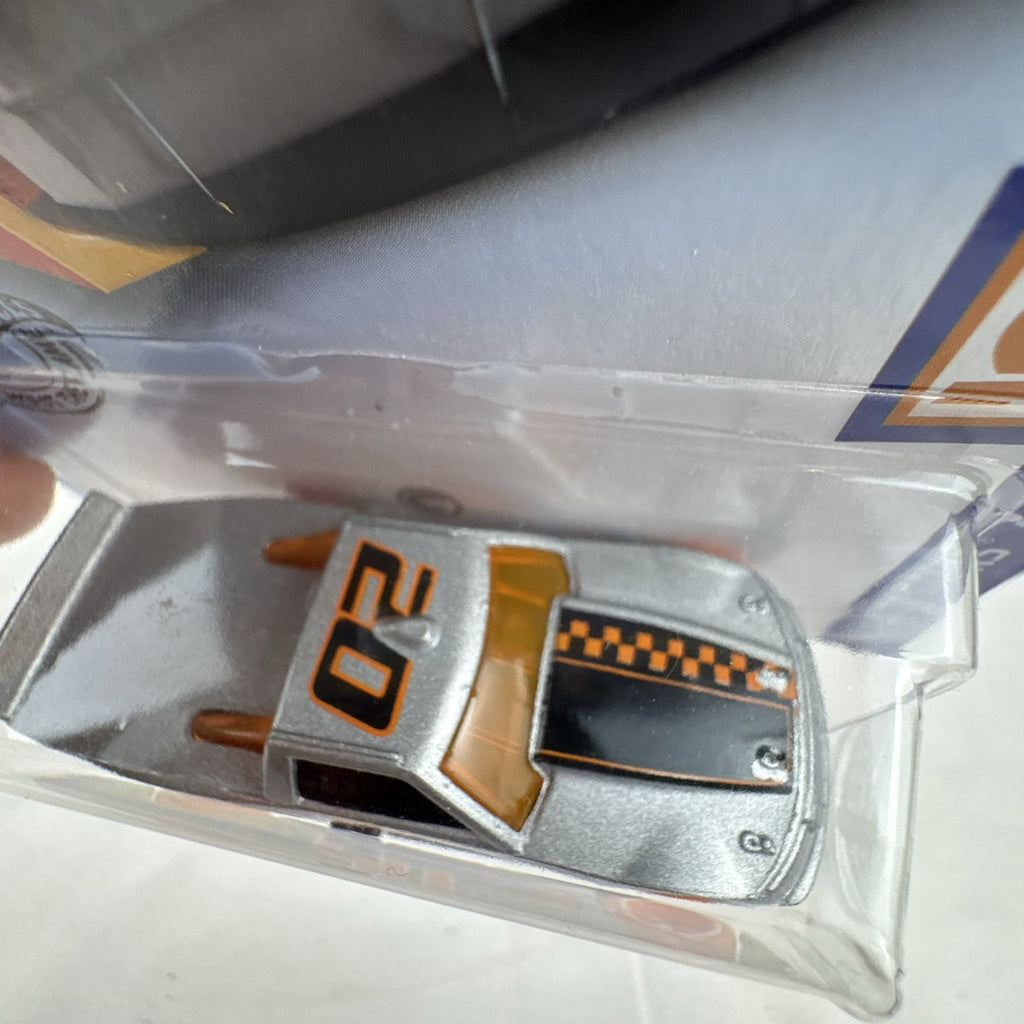 Hot Wheels 2019 Circle Trucker Treasure Hunt 1:64 scale silver diecast truck in unopened original package