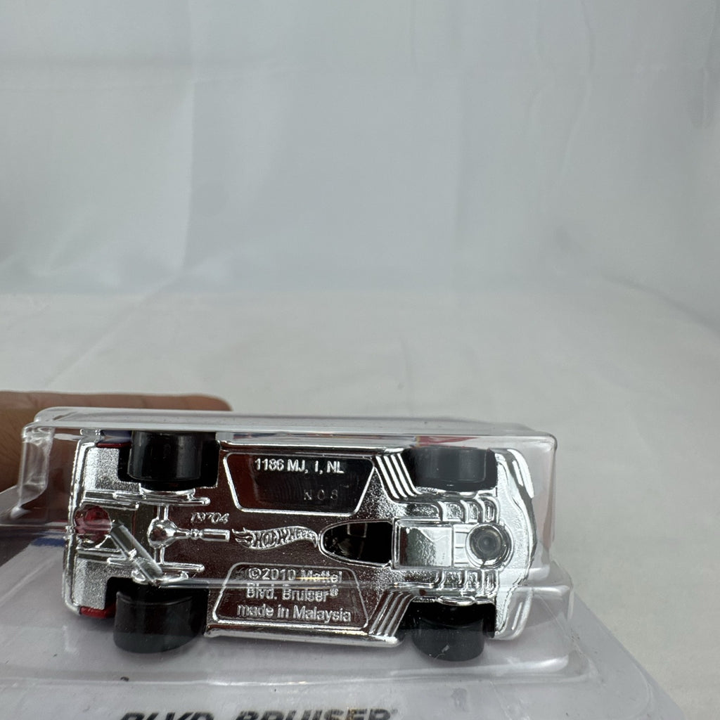 Hot Wheels Flying Customs Blvd. Bruiser 1:64 red diecast muscle car in sealed card packaging