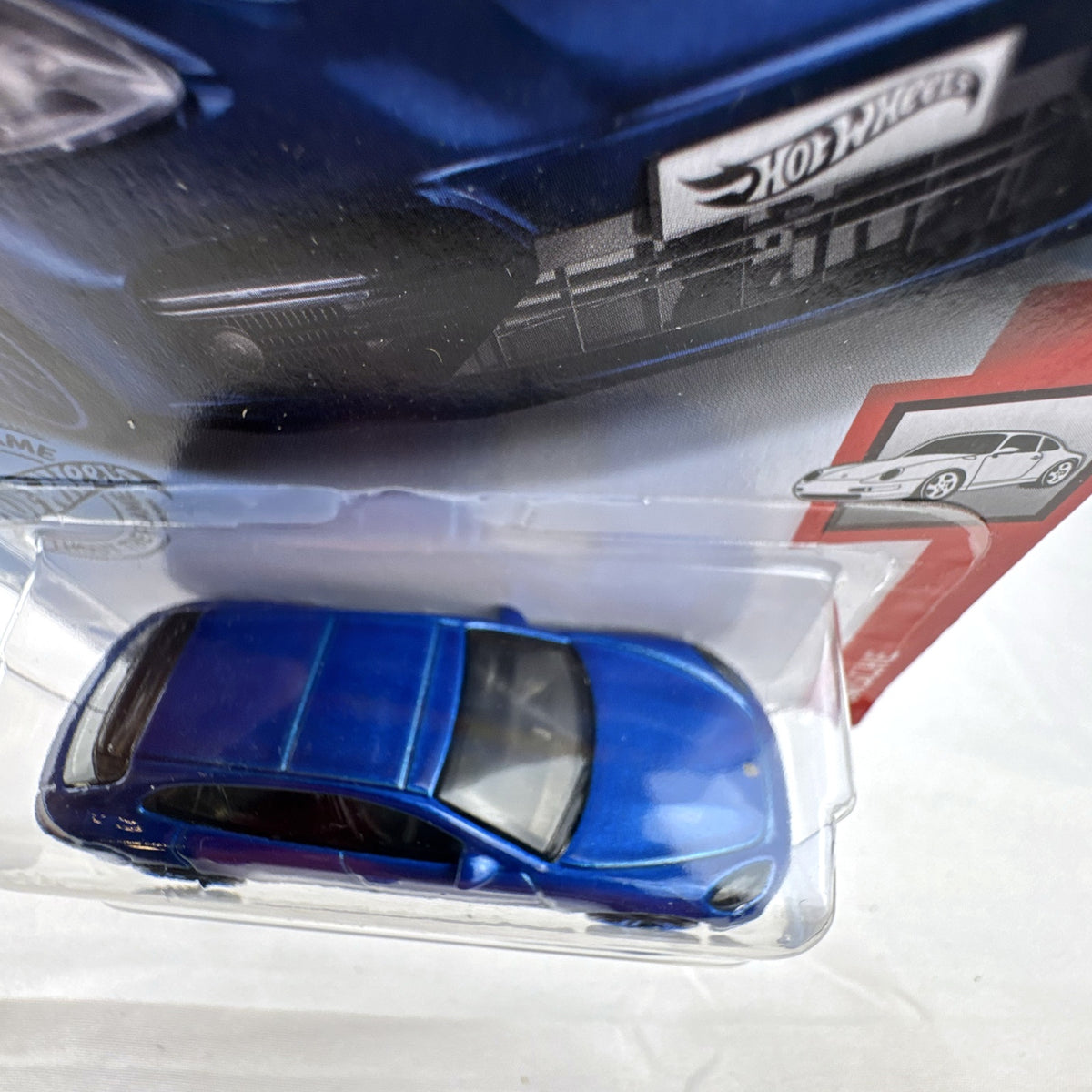 Hot Wheels 1:64 scale Porsche Panamera Turbo S E-Hybrid Sport Turismo in metallic blue diecast sealed on card