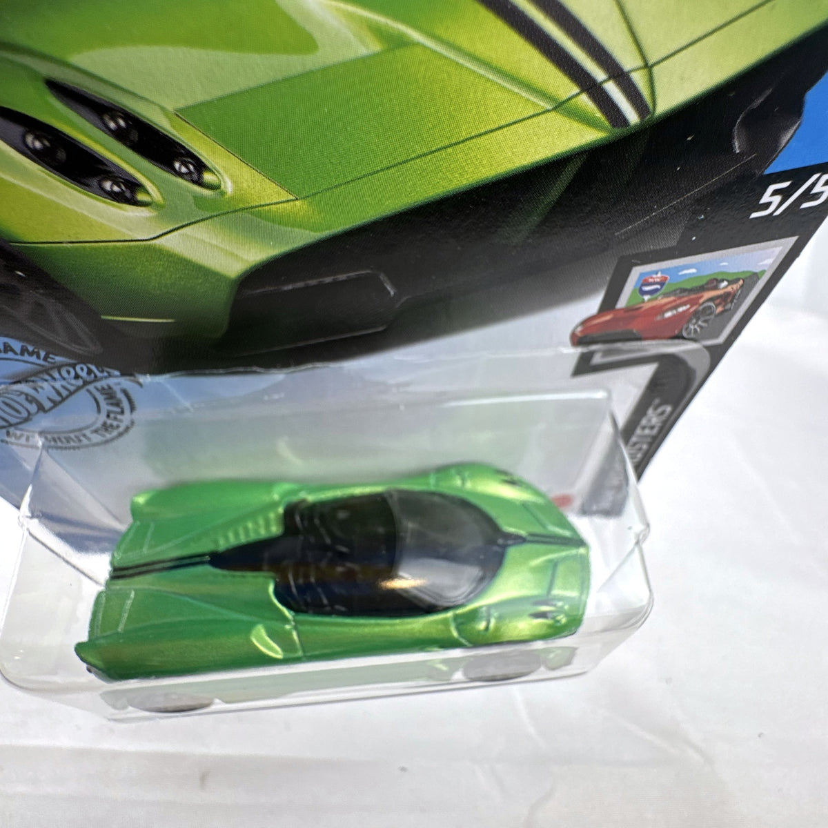 Hot Wheels 2017 Pagani Huayra Roadster 1:64 scale diecast car in metallic green packaged on original blister card.