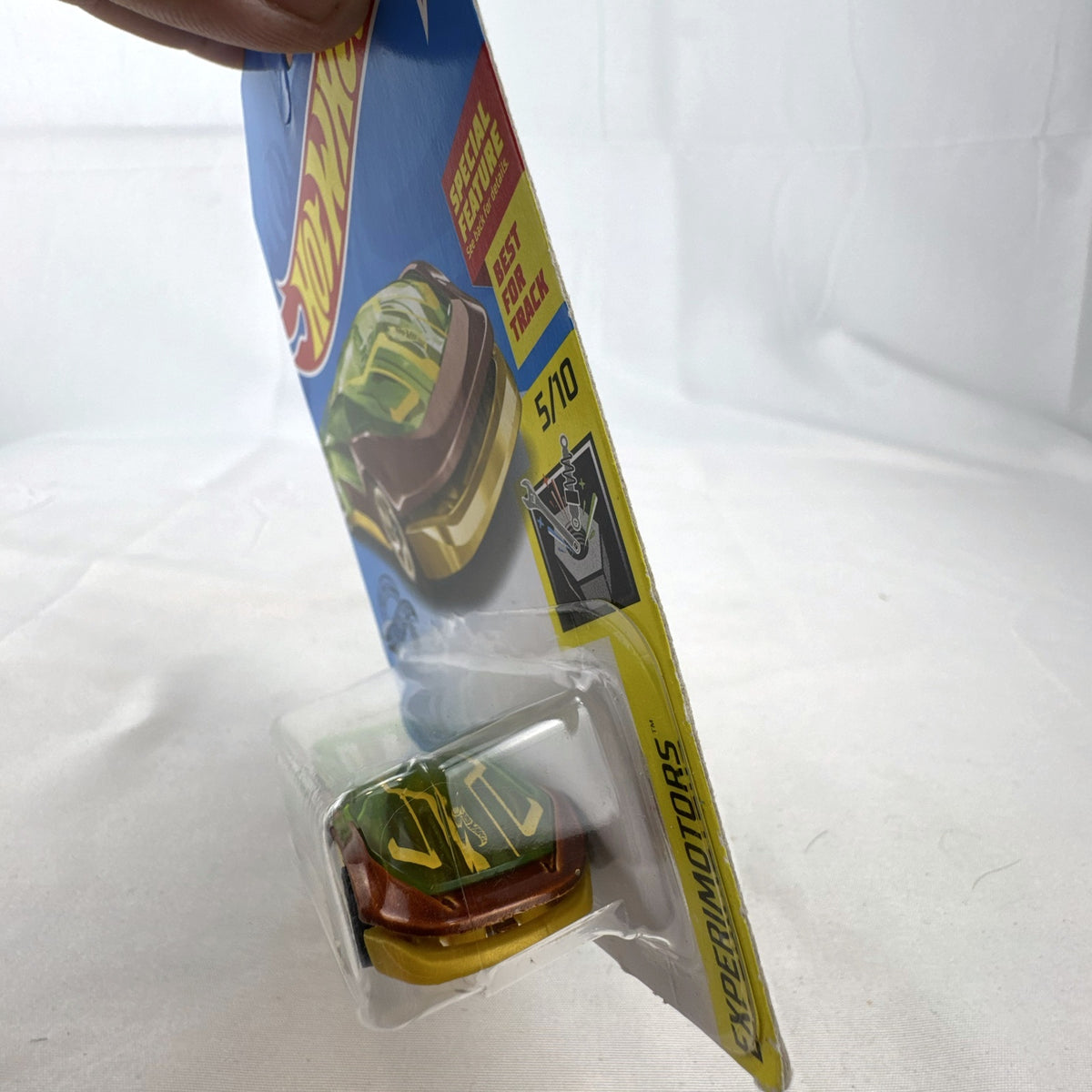 Hot Wheels 1:64 scale El Viento diecast car in translucent green from the Experimotors series sealed on card.