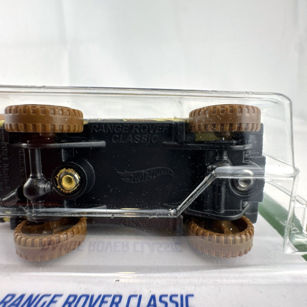 Hot Wheels 1:64 scale Land Rover Range Rover Classic Mud Studs diecast SUV in yellow blister package