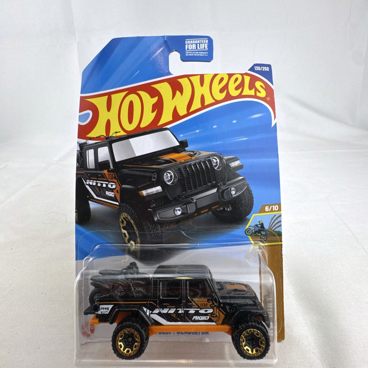 Hot Wheels 2020 Jeep Gladiator 1:64 scale diecast truck in black with HW Dirt graphics