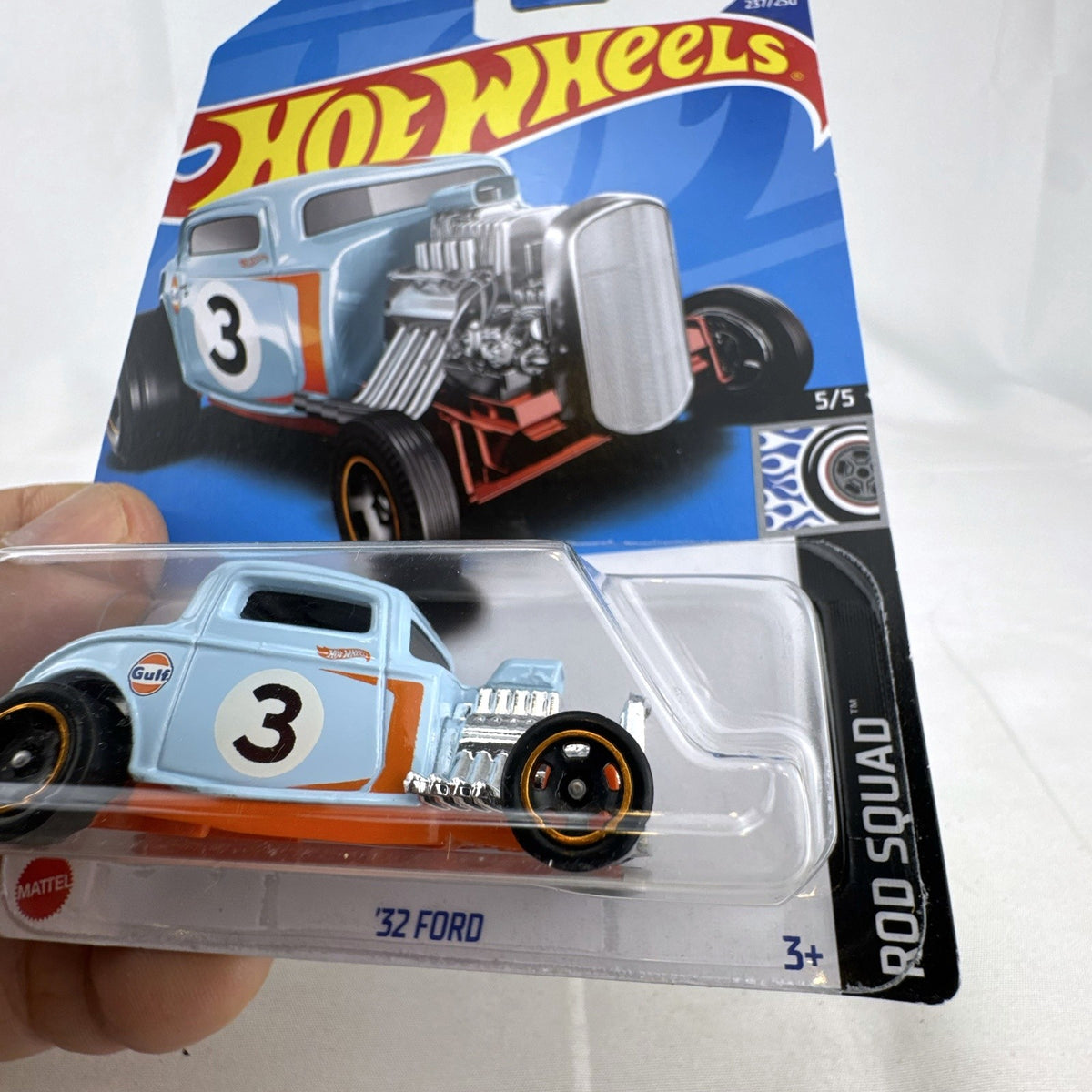 Hot Wheels 1:64 scale 1932 Ford Coupe hot rod diecast car in blue and orange Gulf Oil livery sealed on card