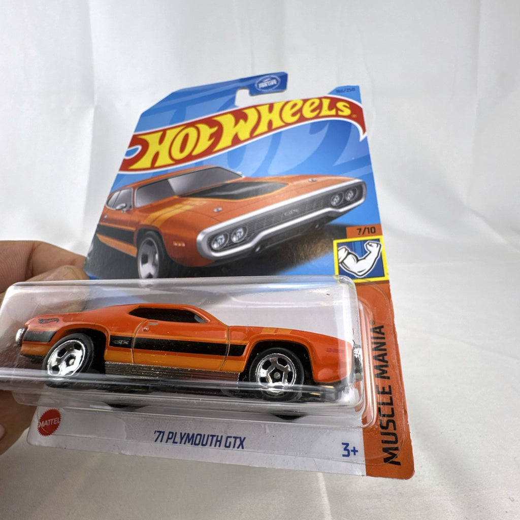 Hot Wheels 1971 Plymouth GTX 1:64 scale diecast car in orange sealed on original card