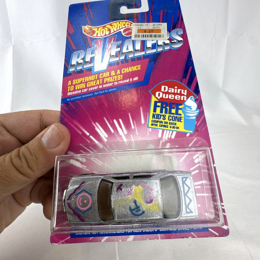 Hot Wheels 1993 Mercedes-Benz 380 SEL Revealers Dairy Queen promo card diecast car in original packaging