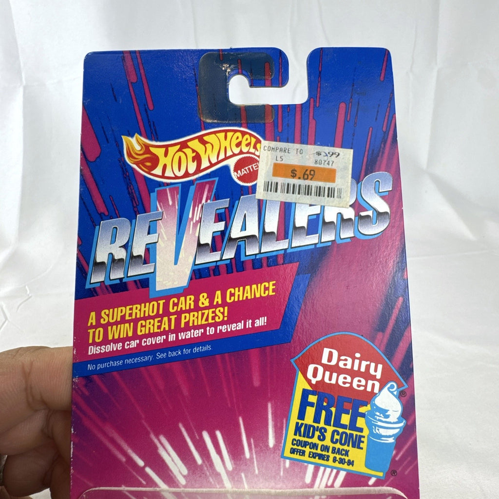 Hot Wheels 1993 Mercedes-Benz 380 SEL Revealers Dairy Queen promo card diecast car in original packaging