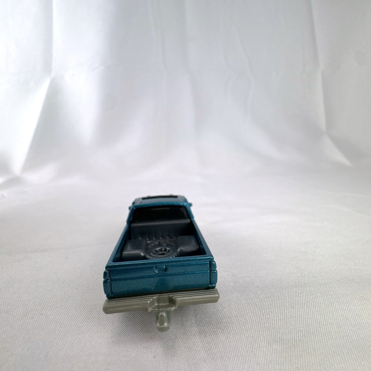 Matchbox 1:64 scale 1995 Nissan Hardbody D21 diecast pickup truck in metallic teal blue with original Power Grabs box