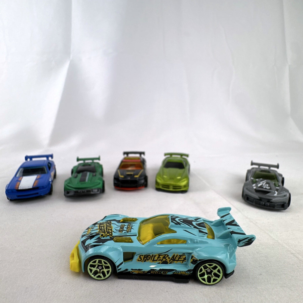 Six pre-owned 1:64 scale Hot Wheels diecast cars including Dodge Viper, Charger, Challenger, and Track Ripper models.