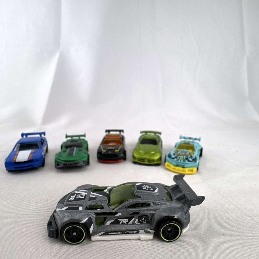 Six pre-owned 1:64 scale Hot Wheels diecast cars including Dodge Viper, Charger, Challenger, and Track Ripper models.