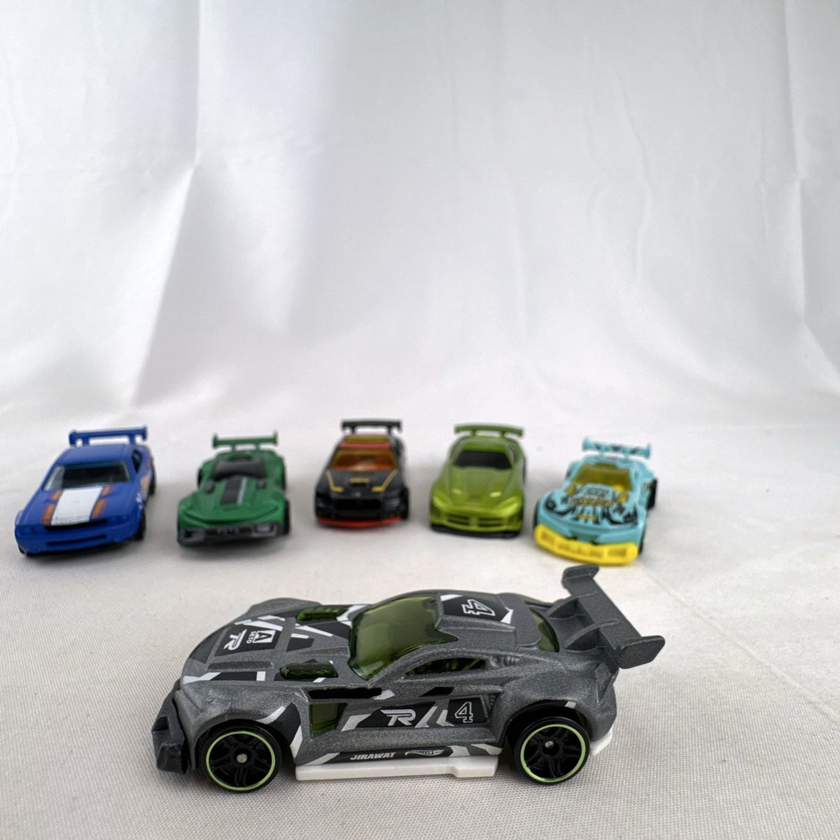 Six pre-owned 1:64 scale Hot Wheels diecast cars including Dodge Viper, Charger, Challenger, and Track Ripper models.