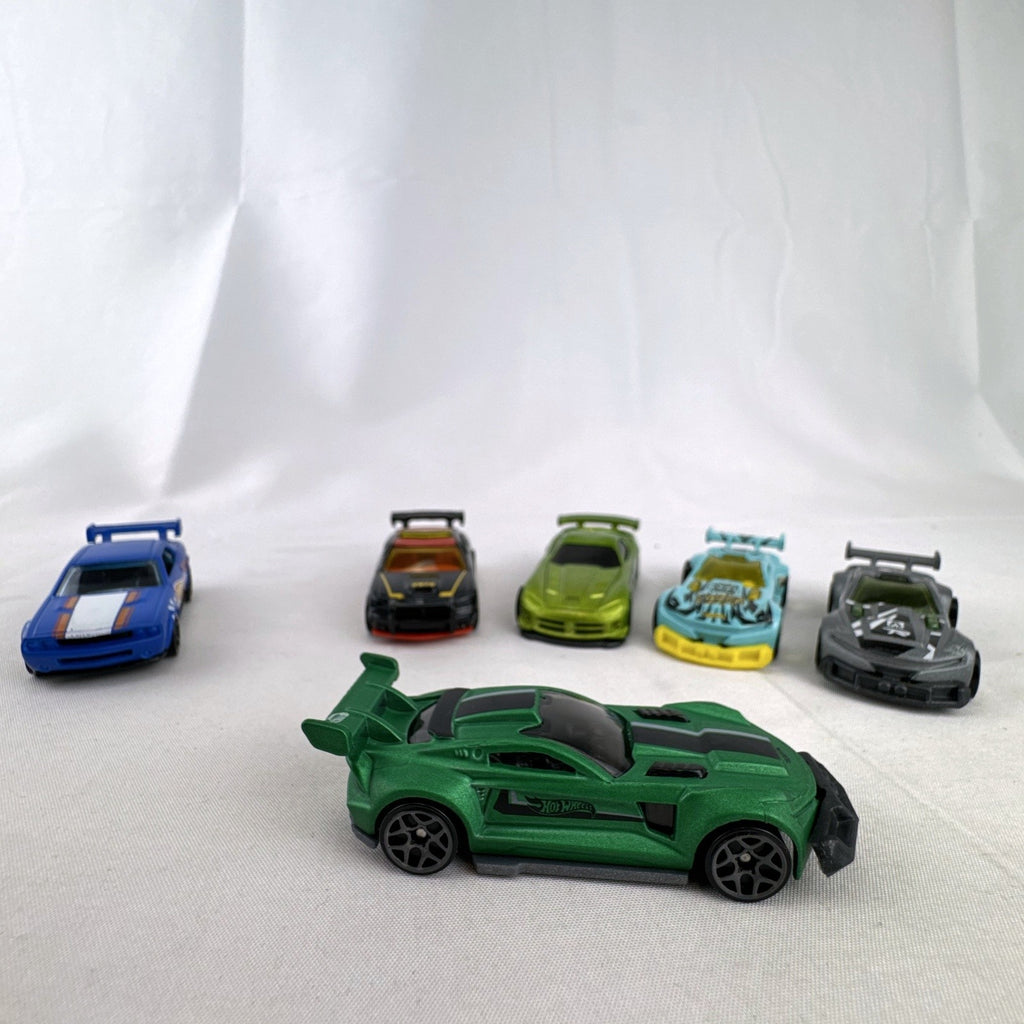 Six pre-owned 1:64 scale Hot Wheels diecast cars including Dodge Viper, Charger, Challenger, and Track Ripper models.