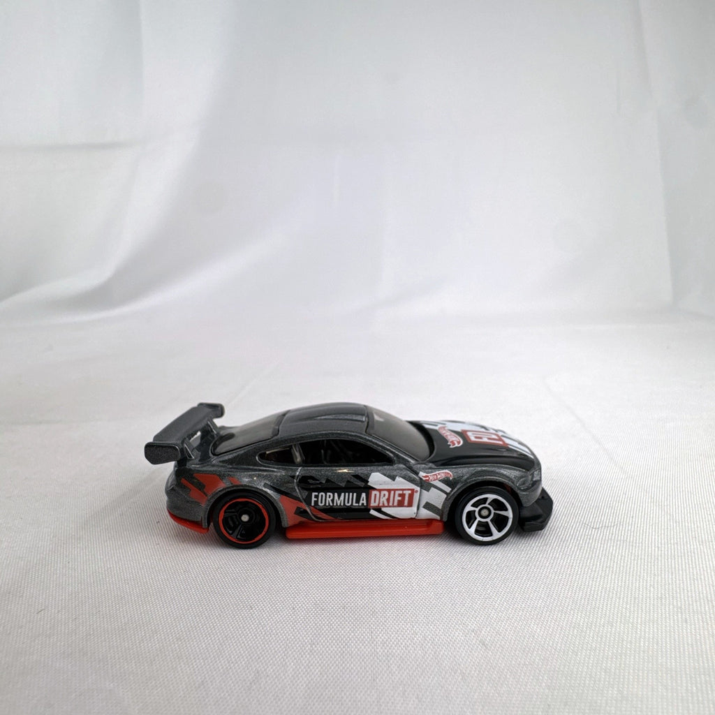 Hot Wheels 1:64 Custom '18 Ford Mustang GT Formula Drift diecast car in dark gray with red chassis base