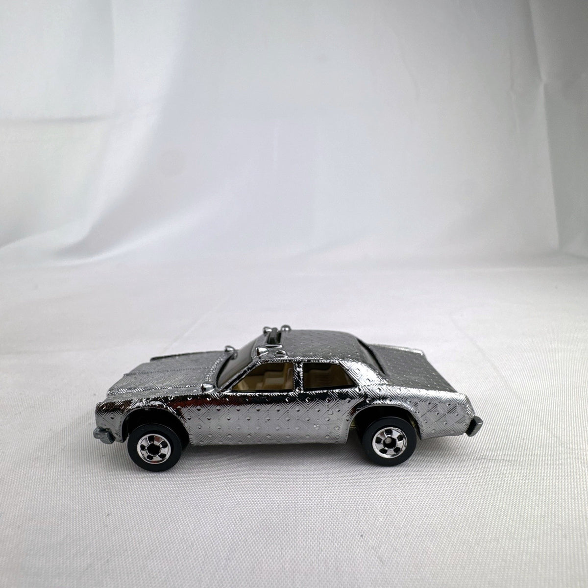 Hot Wheels 1:64 scale vintage Sheriff Patrol diecast car featuring an embossed silver chrome diamond finish