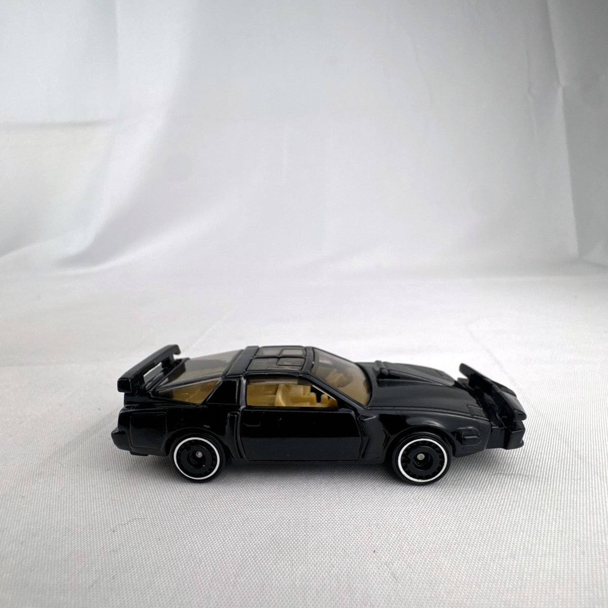 Hot Wheels 1:64 scale diecast Knight Rider K.I.T.T. Super Pursuit Mode Pontiac Trans Am in black