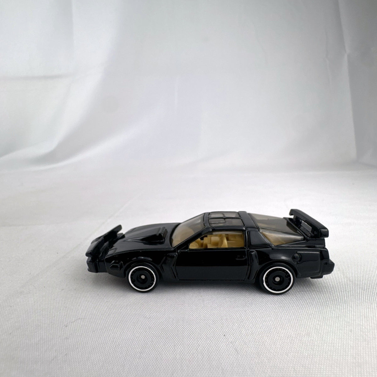 Hot Wheels 1:64 scale diecast Knight Rider K.I.T.T. Super Pursuit Mode Pontiac Trans Am in black