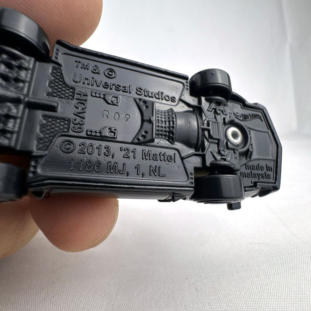 Hot Wheels 1:64 scale diecast Knight Rider K.I.T.T. Super Pursuit Mode Pontiac Trans Am in black