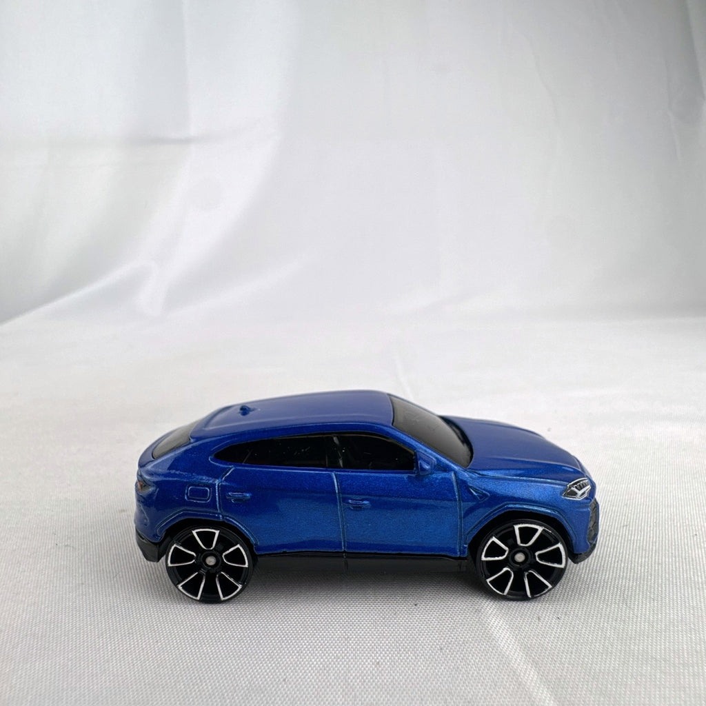 Hot Wheels 2017 Lamborghini Urus 1:64 scale diecast SUV in metallic blue