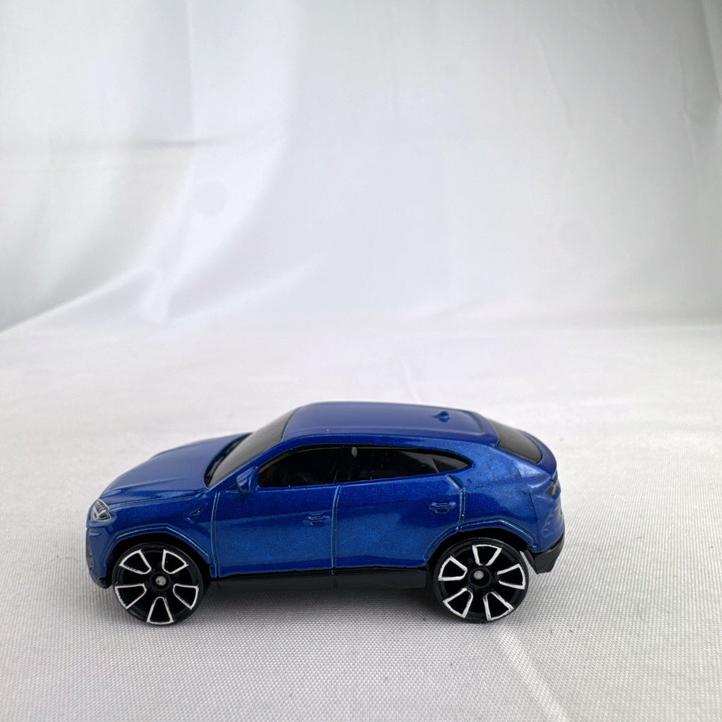 Hot Wheels 2017 Lamborghini Urus 1:64 scale diecast SUV in metallic blue