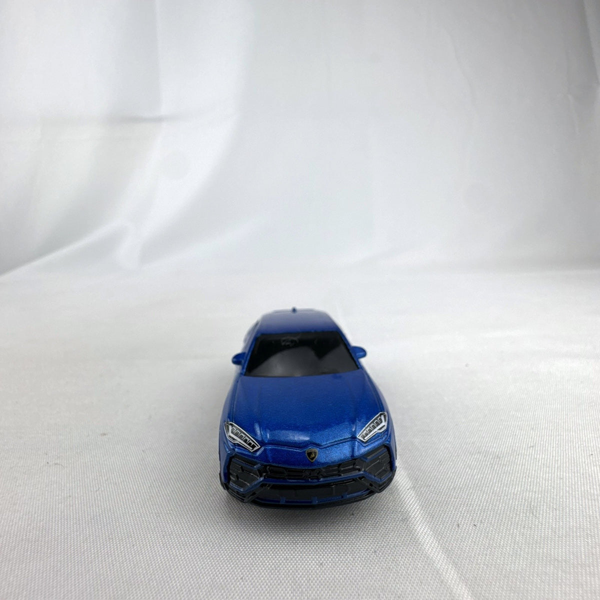 Hot Wheels 2017 Lamborghini Urus 1:64 scale diecast SUV in metallic blue