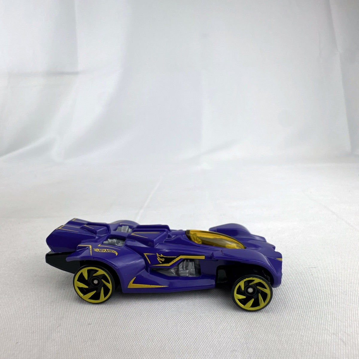 Hot Wheels RD-02 1:64 scale diecast race car in purple with yellow accents and wheels