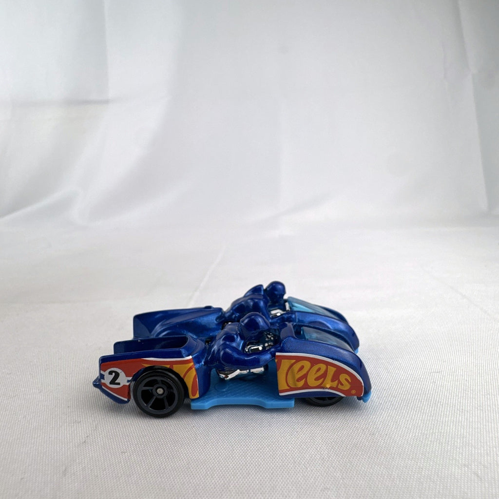 Hot Wheels Side Ripper metallic blue 1:64 scale diecast sidecar racing motorcycle