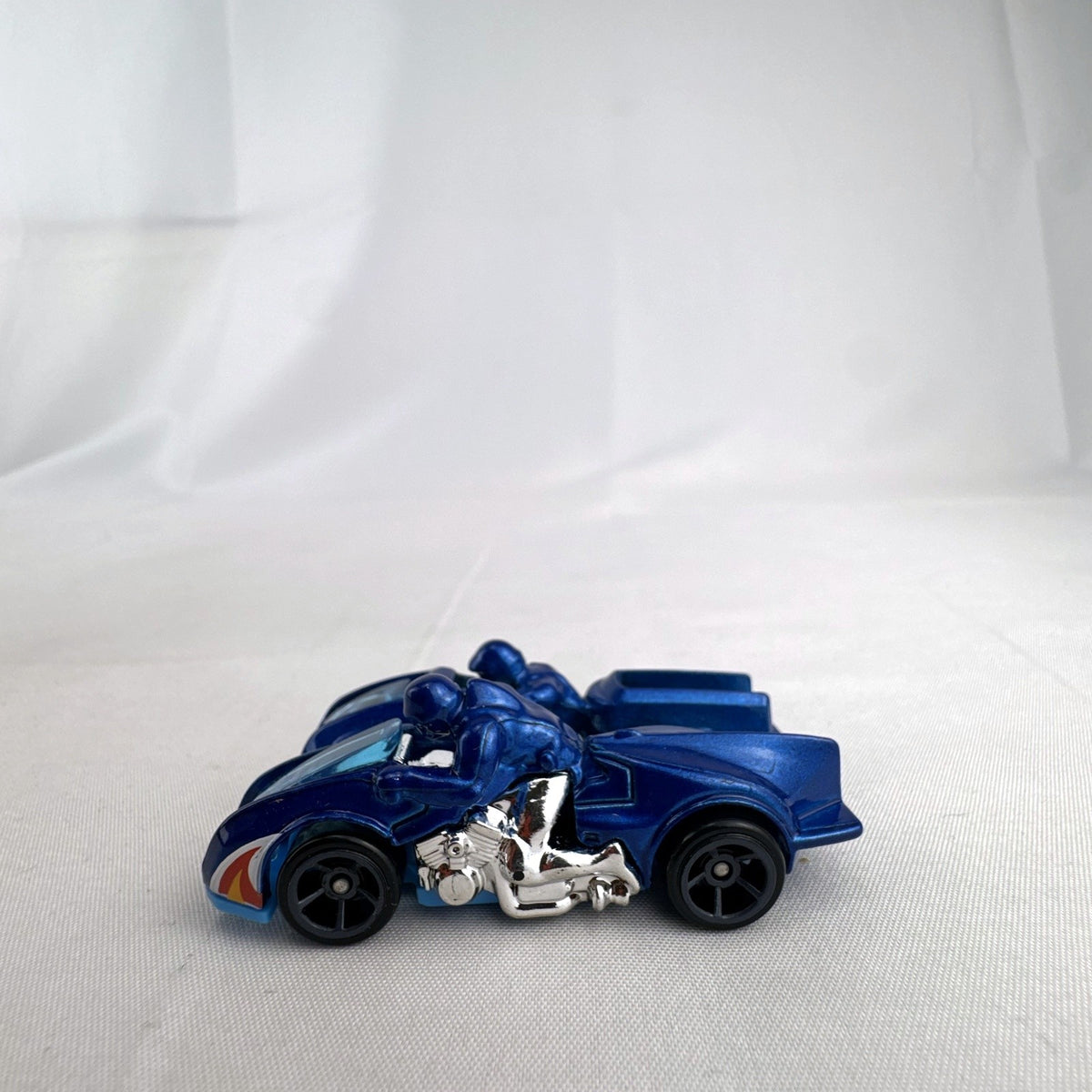 Hot Wheels Side Ripper metallic blue 1:64 scale diecast sidecar racing motorcycle