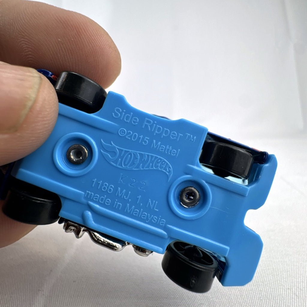Hot Wheels Side Ripper metallic blue 1:64 scale diecast sidecar racing motorcycle