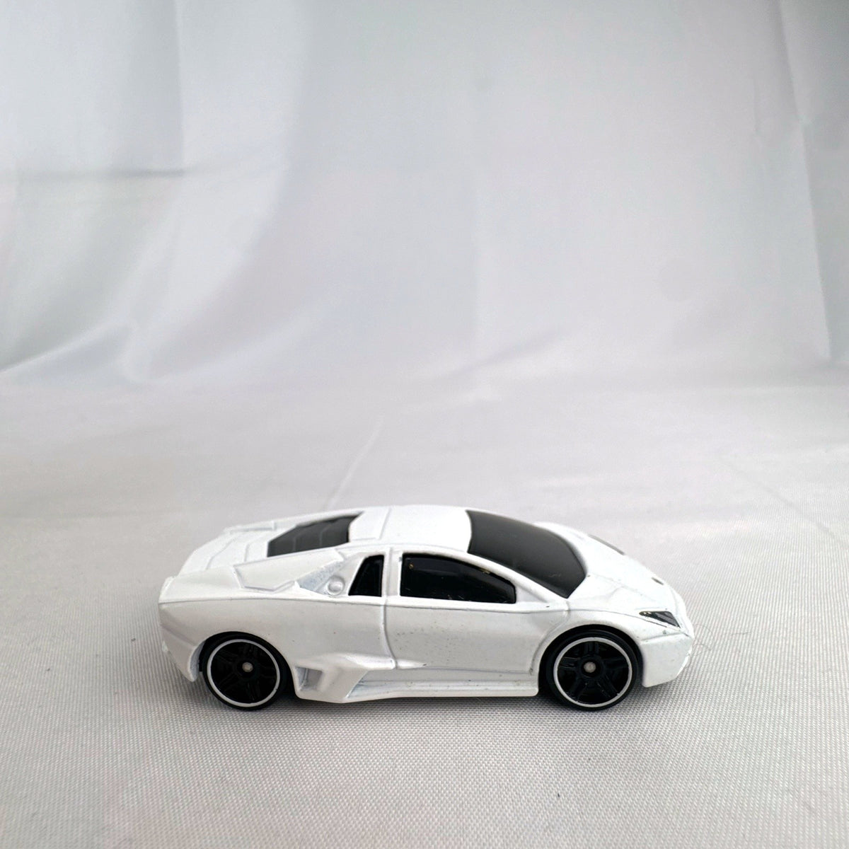White Hot Wheels 1:64 scale diecast Lamborghini Reventón loose model car