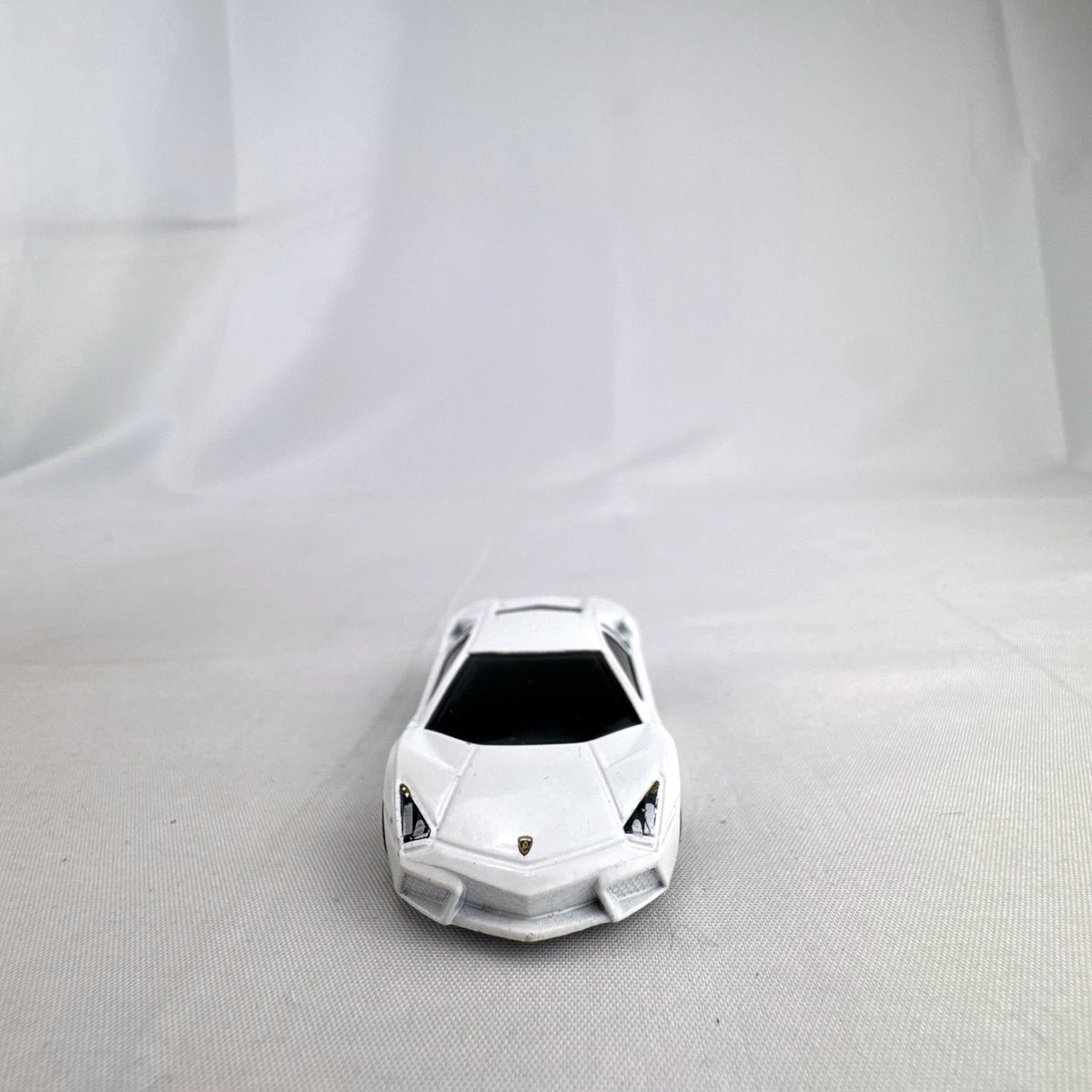 White Hot Wheels 1:64 scale diecast Lamborghini Reventón loose model car