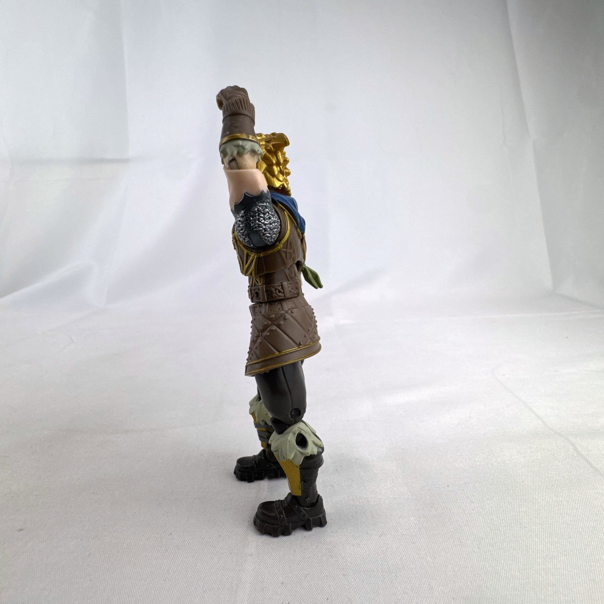 Jazwares Fortnite Battle Hound 4-inch action figure wearing gold wolf mask and Viking armor