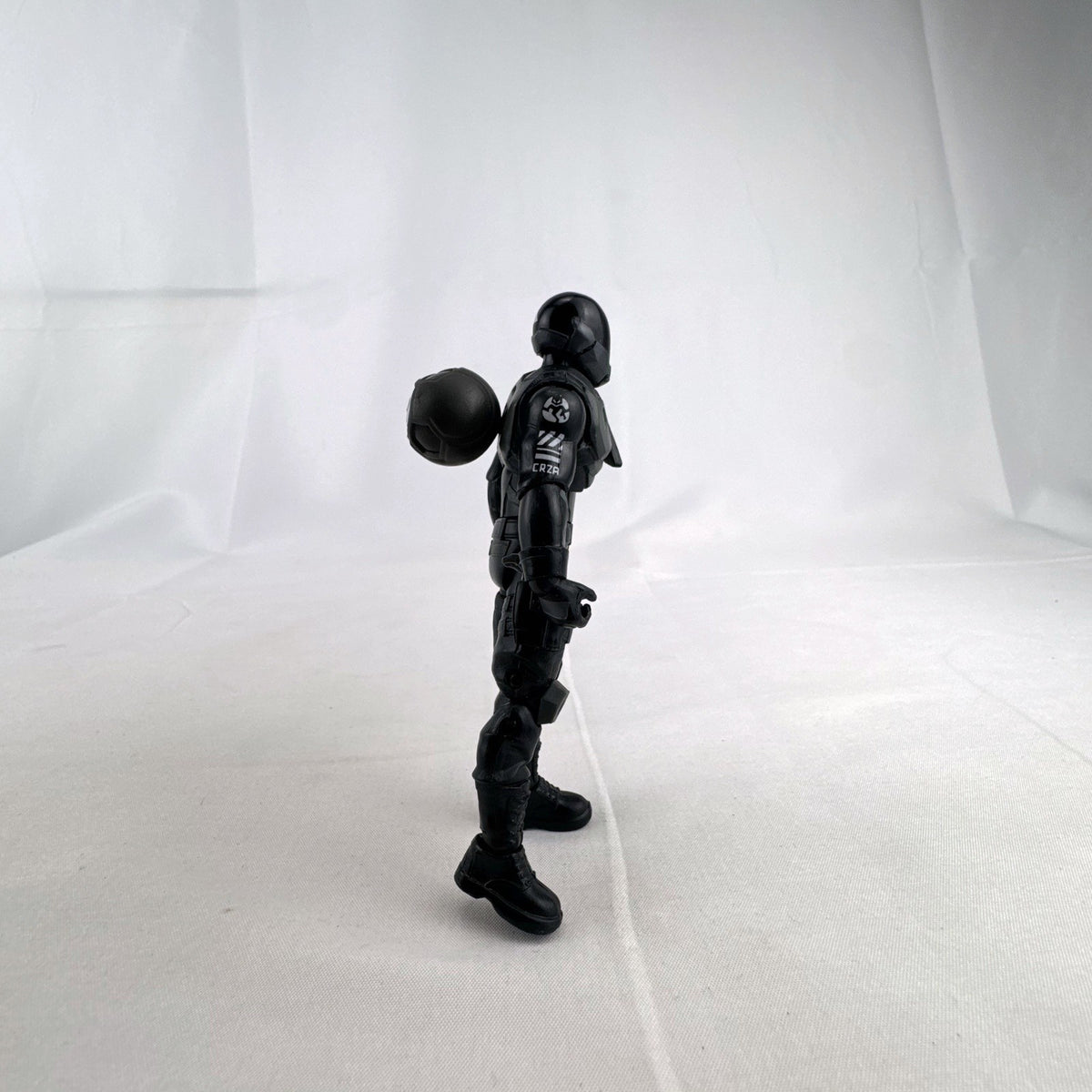 Jazwares Fortnite Solo Mode 4-inch 8-Ball action figure in black suit with back bling accessory