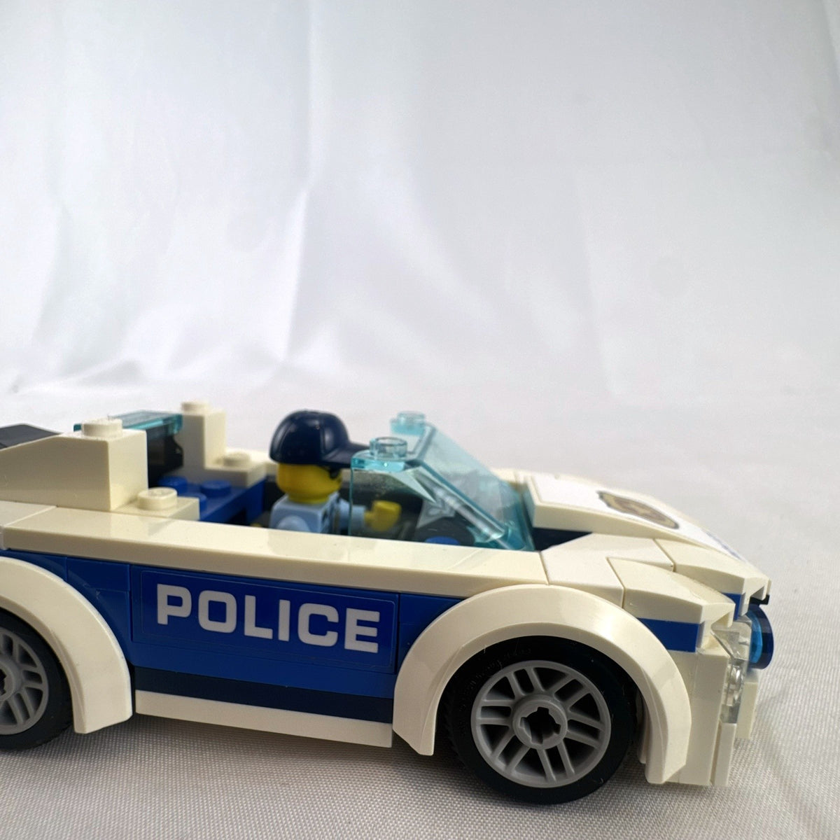 LEGO City Police Patrol Car set 60239 with police officer minifigure and instruction manual