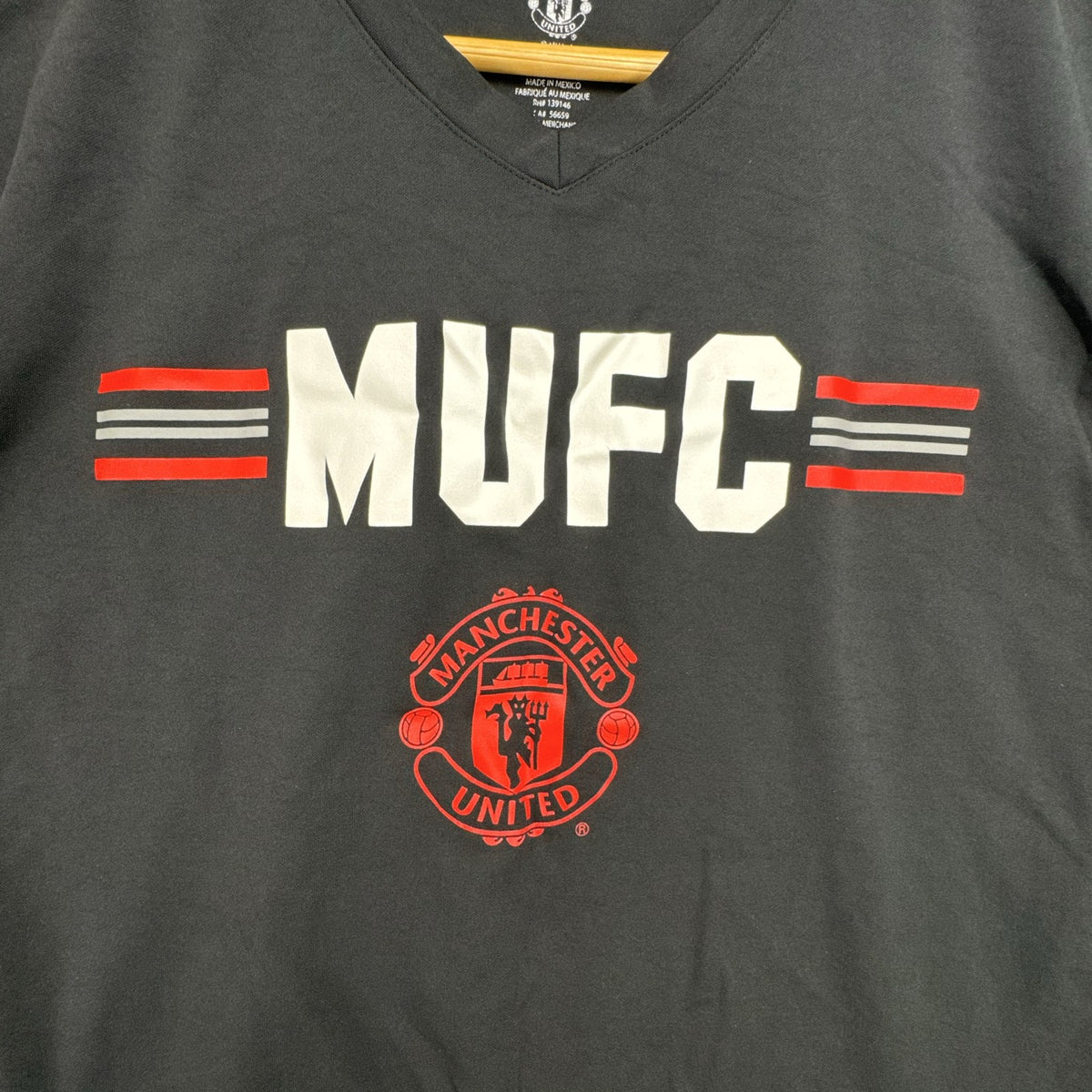 Manchester United men's size XL black V-neck soccer graphic t-shirt with team crest.