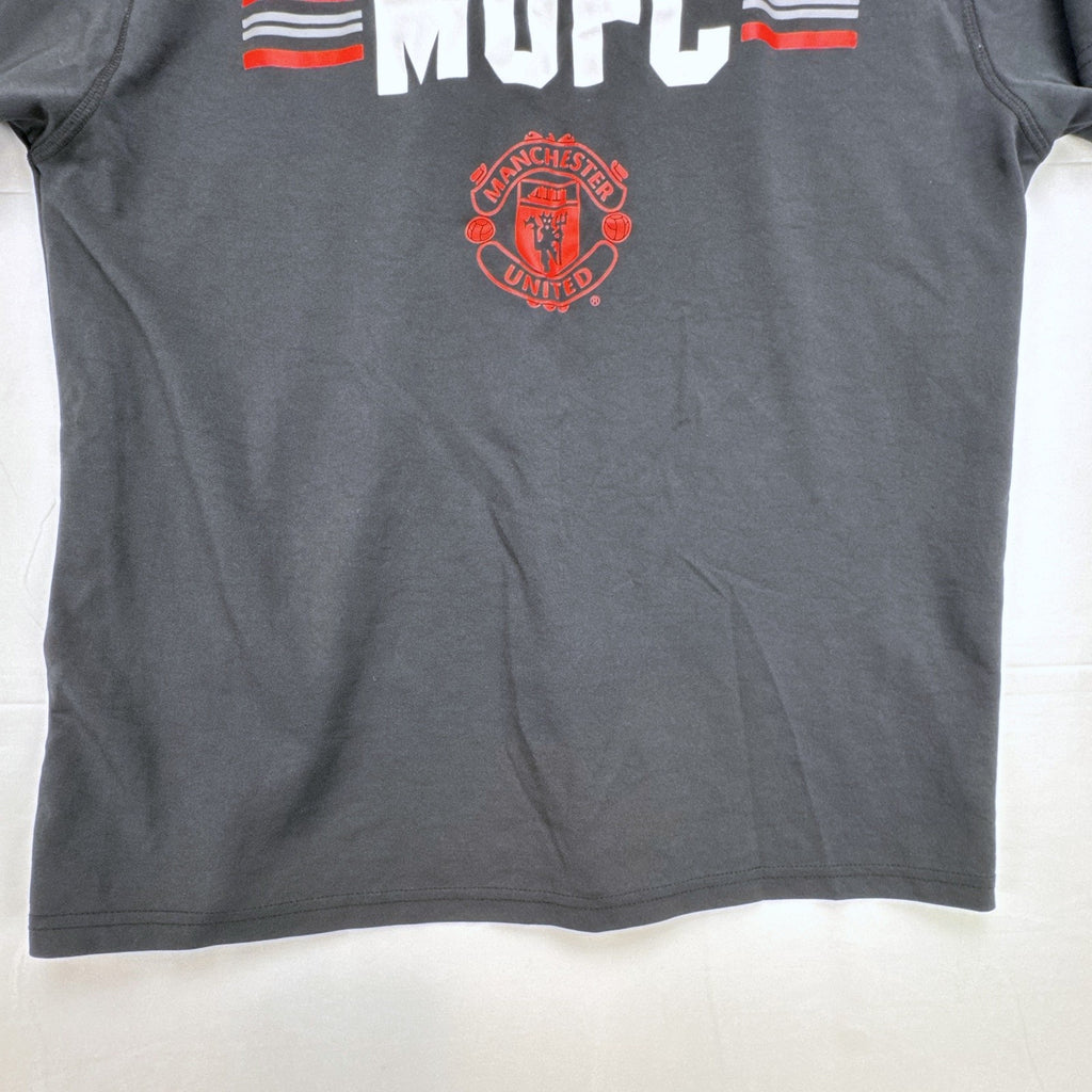 Manchester United men's size XL black V-neck soccer graphic t-shirt with team crest.