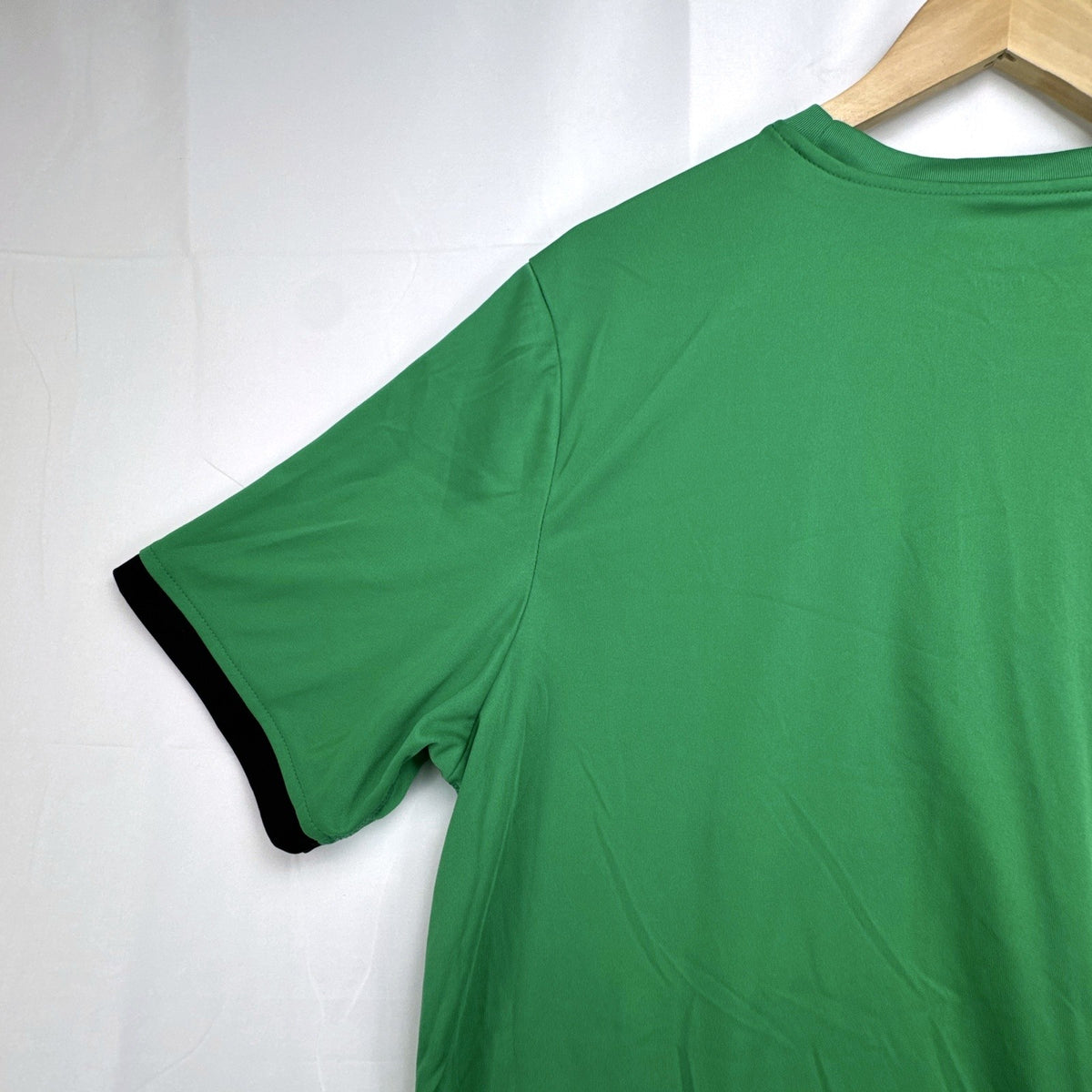 Green Umbro Mexico national team soccer jersey with black trim in men's size Large
