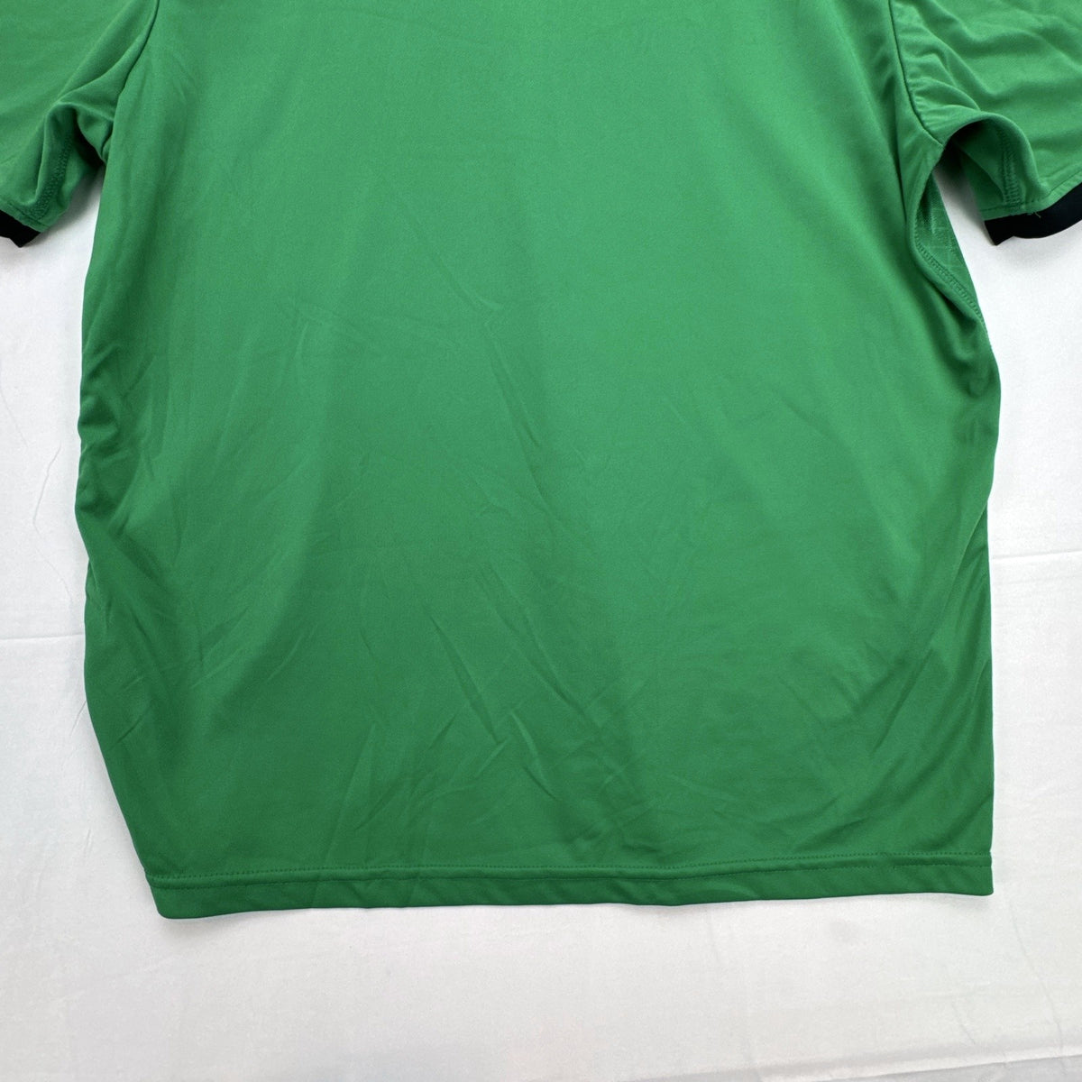 Green Umbro Mexico national team soccer jersey with black trim in men's size Large