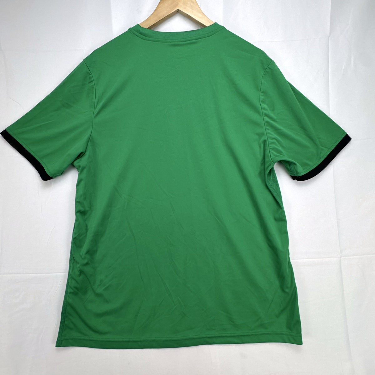 Green Umbro Mexico national team soccer jersey with black trim in men's size Large