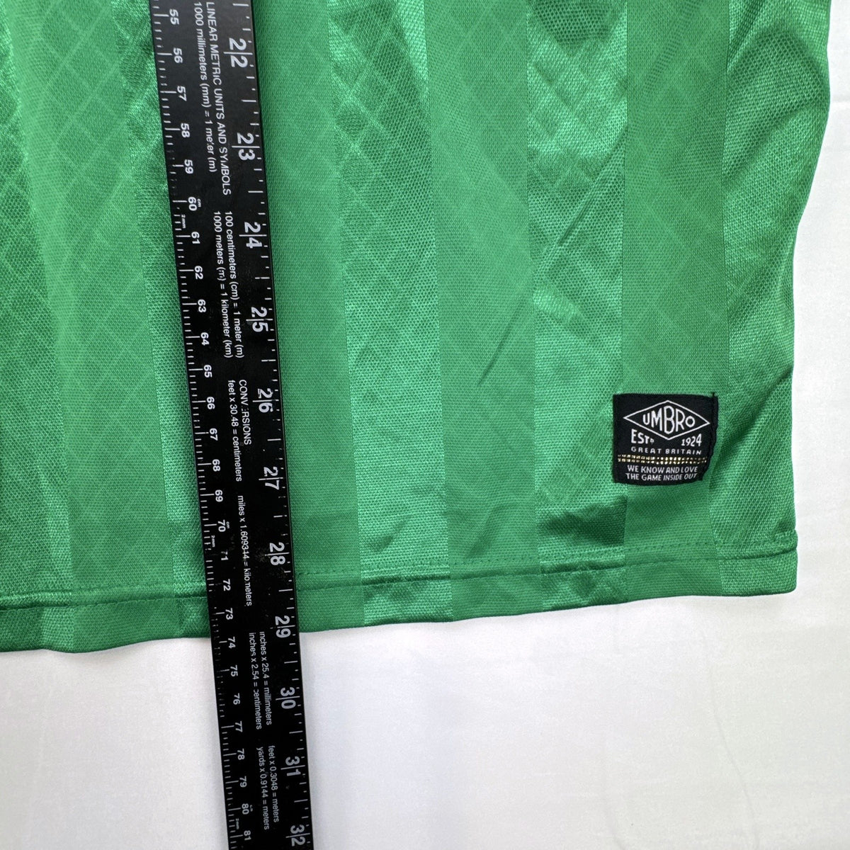 Green Umbro Mexico national team soccer jersey with black trim in men's size Large