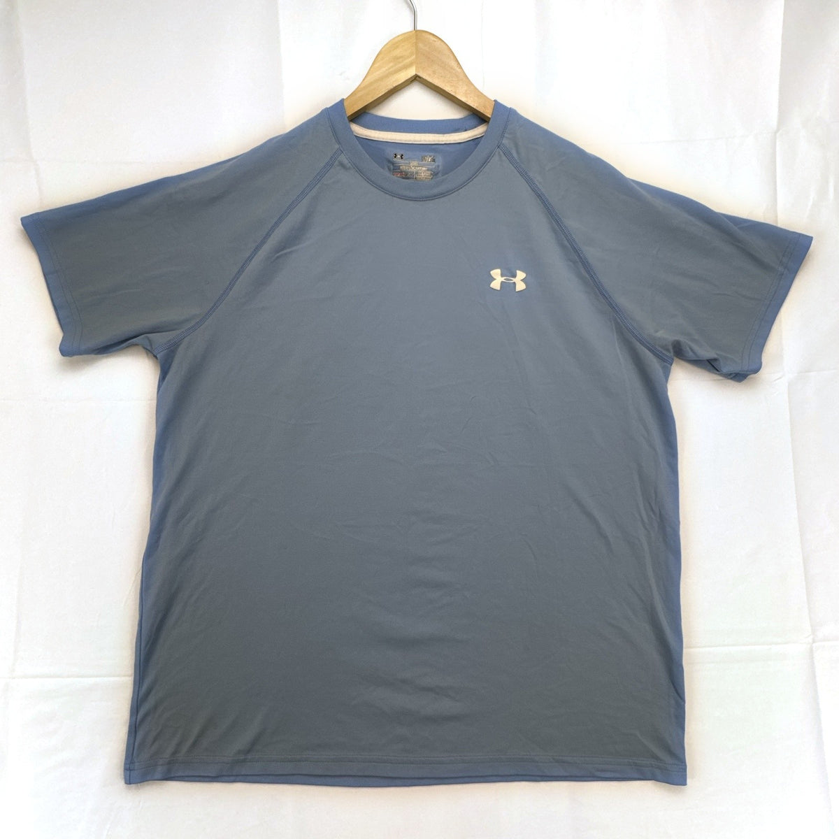 Under Armour HeatGear light blue short sleeve athletic t-shirt in men's size large