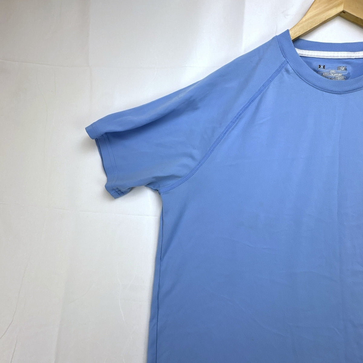 Under Armour HeatGear light blue short sleeve athletic t-shirt in men's size large