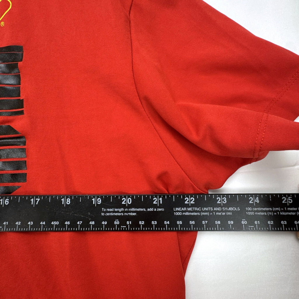 Manchester United men's XL red graphic t-shirt featuring the club crest and bold MAN UTD chest print.