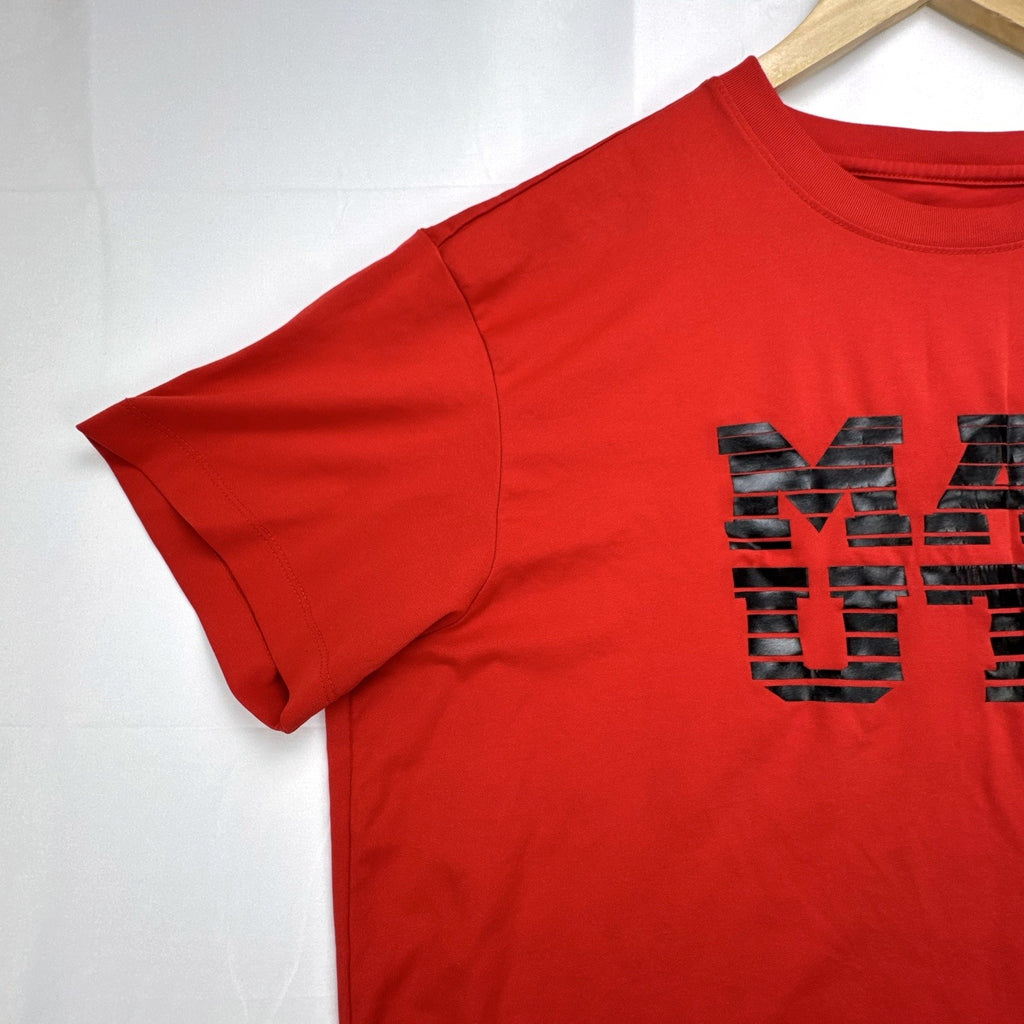 Manchester United men's XL red graphic t-shirt featuring the club crest and bold MAN UTD chest print.