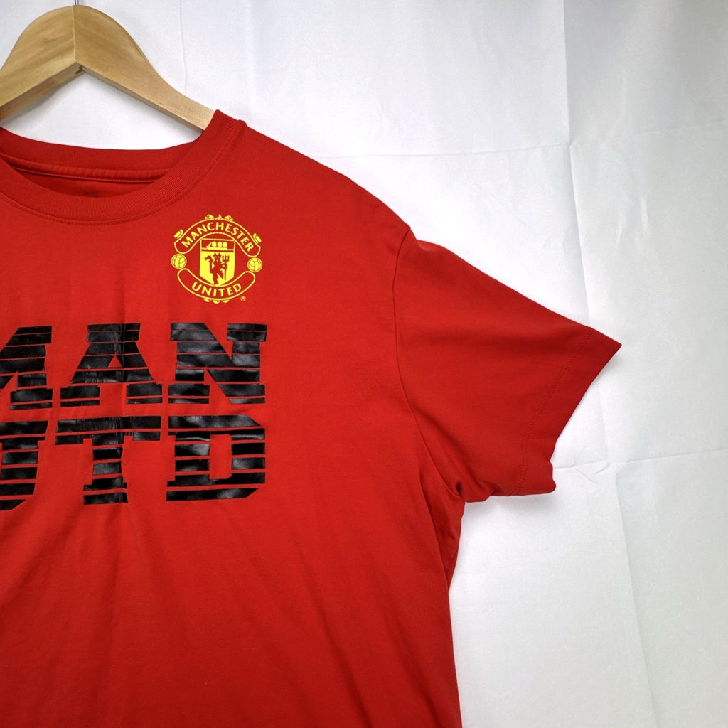 Manchester United men's XL red graphic t-shirt featuring the club crest and bold MAN UTD chest print.
