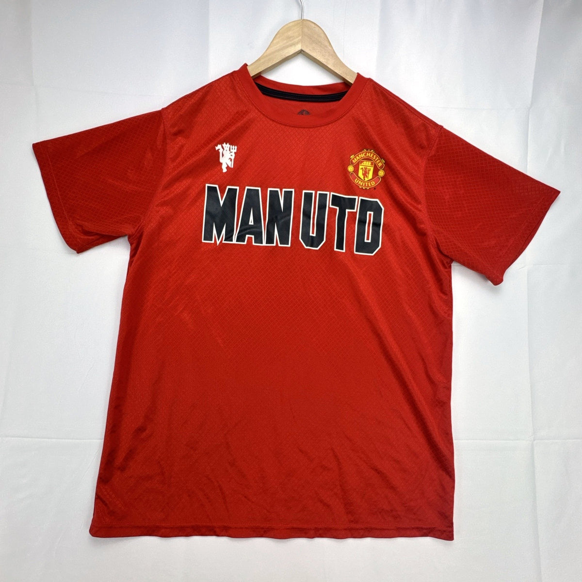 Manchester United men's red soccer jersey in size XL with chest crest and diamond knit pattern