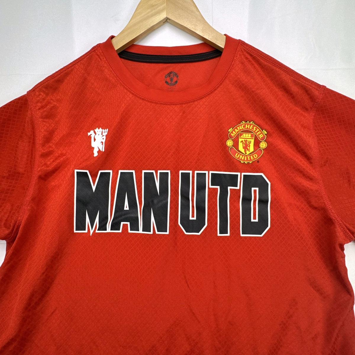 Manchester United men's red soccer jersey in size XL with chest crest and diamond knit pattern